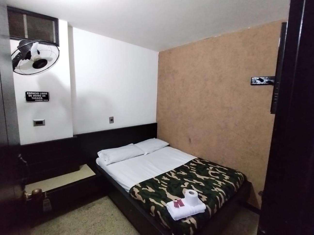 Hotel Country ميديلين المظهر الخارجي الصورة