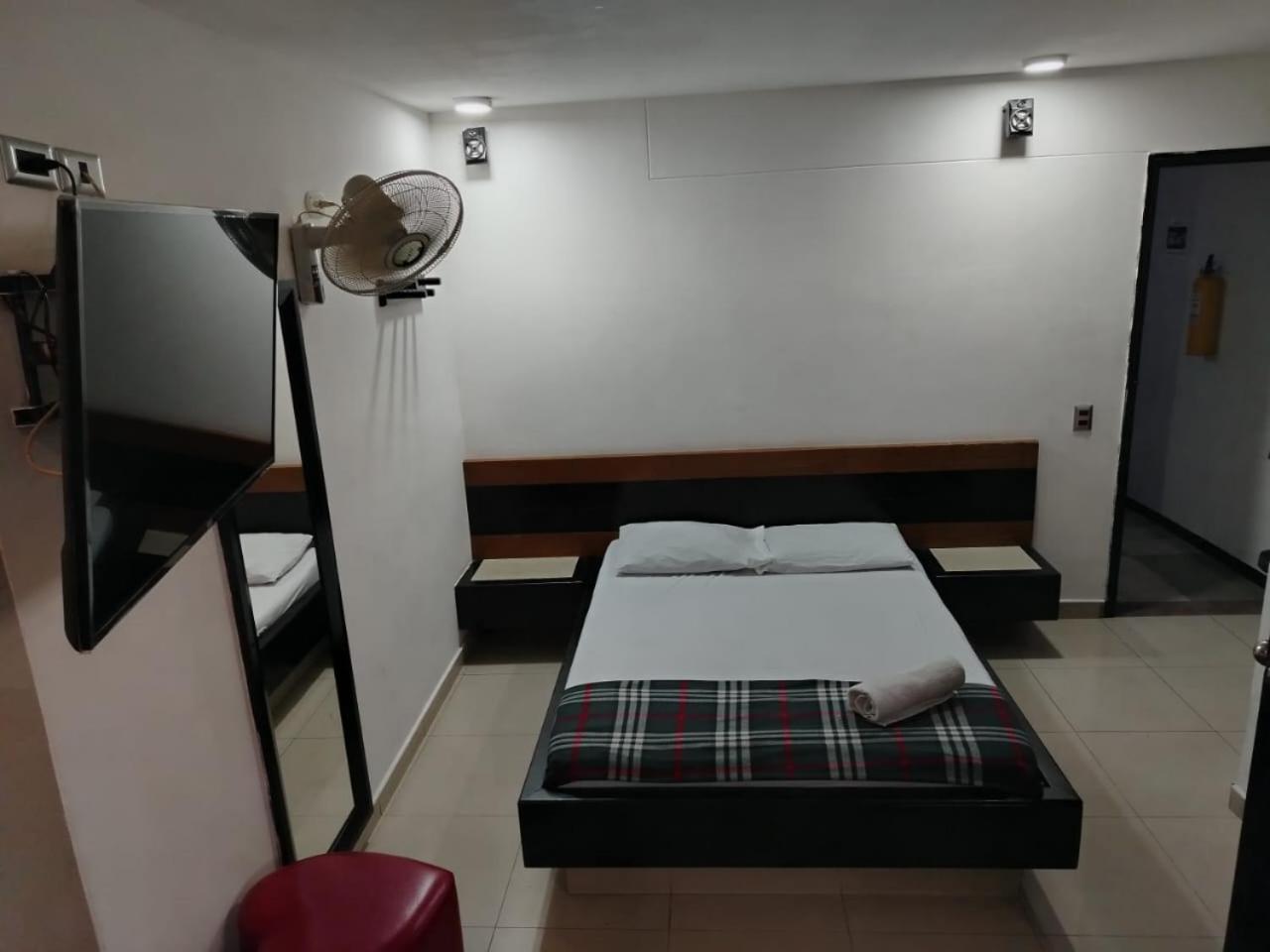 Hotel Country ميديلين المظهر الخارجي الصورة