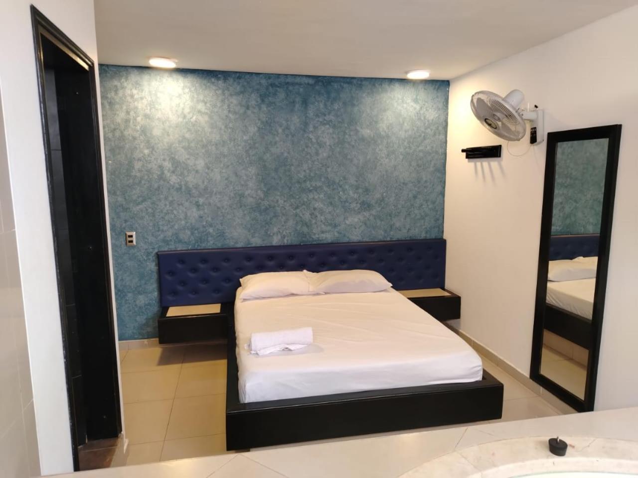 Hotel Country ميديلين المظهر الخارجي الصورة